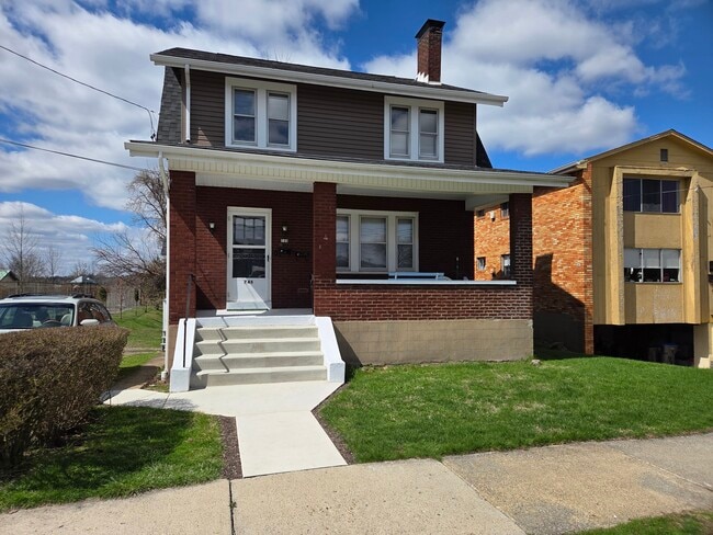 746 2nd St, Unit Fl 2 in Verona, PA - Foto de edificio - Building Photo