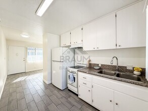 15634 Leadwell St in Los Angeles, CA - Building Photo - Building Photo