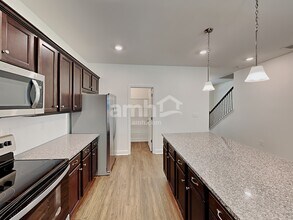 546 Slew Dr in Holly Springs, GA - Foto de edificio - Building Photo