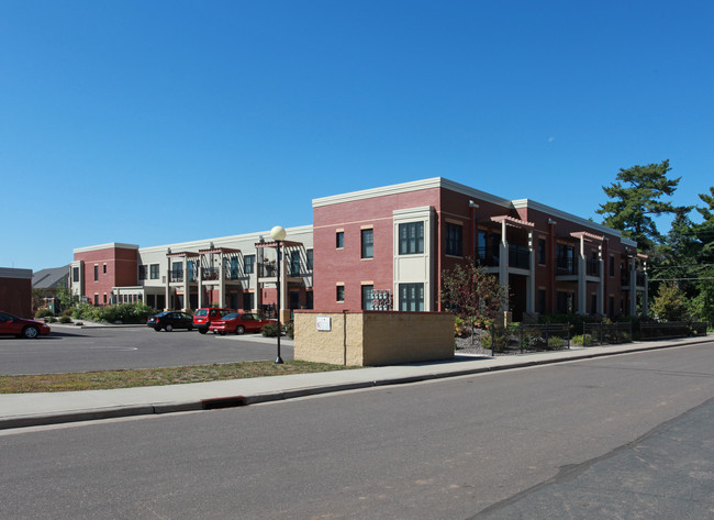 Osceola Village Apartments in Osceola, WI - Building Photo - Building Photo