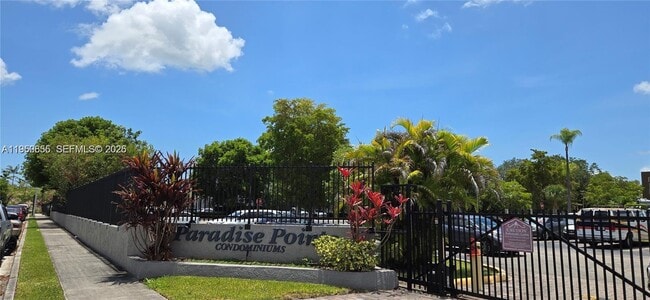 11040 SW 196th St in Miami, FL - Building Photo - Building Photo