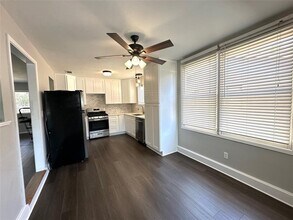 8302 Briarwood Ln in Austin, TX - Building Photo - Building Photo