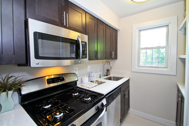 469 Ridge St NW in Washington, DC - Building Photo - Building Photo