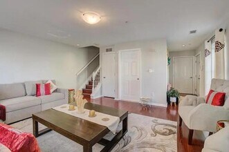 7 Soho Dr in Jersey City, NJ - Building Photo - Building Photo