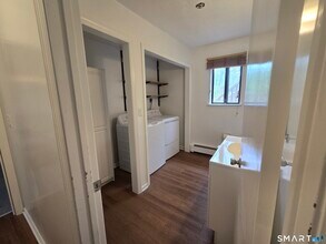 17 Loughran Ave in Stamford, CT - Building Photo - Building Photo