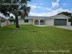 1018 Spindle Palm Way in Apollo Beach, FL - Building Photo
