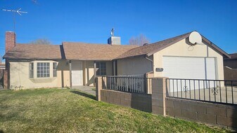 44344 Sundell Ave in Lancaster, CA - Building Photo