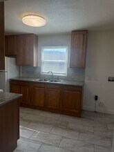 6614 Bancroft Ave in Oakland, CA - Building Photo - Building Photo