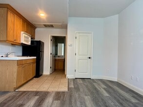 1353 Gordon Ln in Santa Rosa, CA - Building Photo - Building Photo