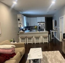 2736 N Wilton Ave, Unit 2 in Chicago, IL - Building Photo - Building Photo