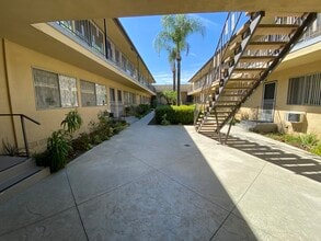 4439 Ocean View Blvd in Montrose, CA - Building Photo - Building Photo