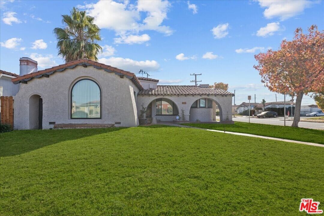3020 W 82nd St in Inglewood, CA - Building Photo