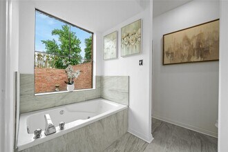 4731 N Cashel Cir in Houston, TX - Building Photo - Building Photo