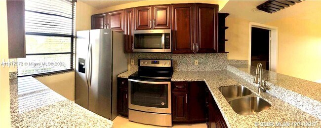 1715 Whitehall Dr, Unit 402 in Davie, FL - Building Photo - Building Photo