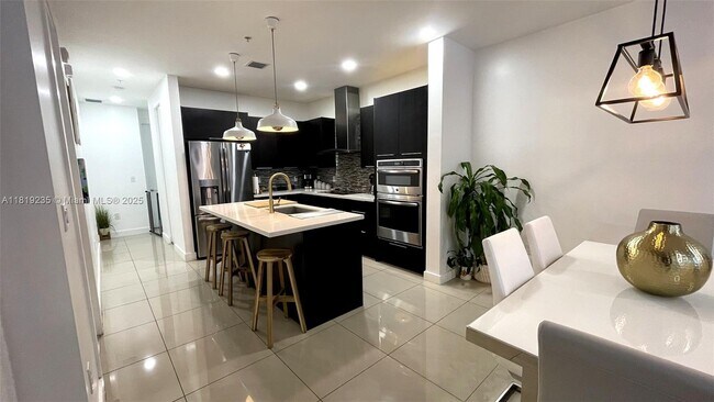 6415 NW 102nd Path, Unit 211 in Doral, FL - Building Photo - Building Photo