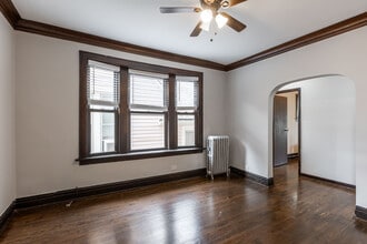 3817 N Drake Ave, Unit 2 in Chicago, IL - Foto de edificio - Building Photo