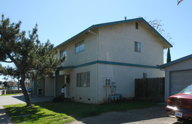 6951 Church St in Gilroy, CA - Foto de edificio - Building Photo