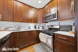 2114 W Rice St, Unit J00W in Chicago, IL - Foto de edificio - Building Photo