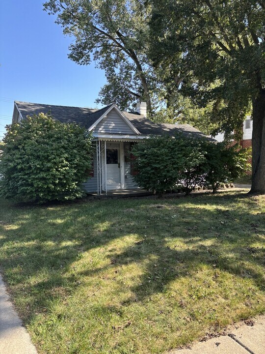 5235 Fletcher St in Wayne, MI - Building Photo
