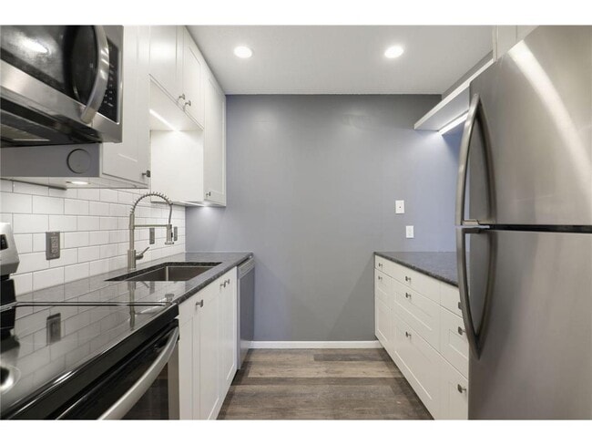 35 Nathan Ln N in Plymouth, MN - Building Photo - Building Photo