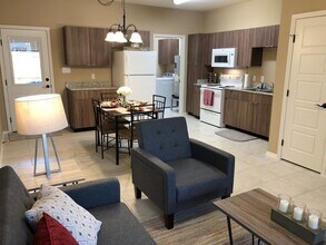 2206 E US Highway 281, Unit B-11 in Hidalgo, TX - Building Photo - Building Photo