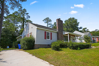 334 Pinecrest Dr in Fayetteville, NC - Building Photo - Building Photo
