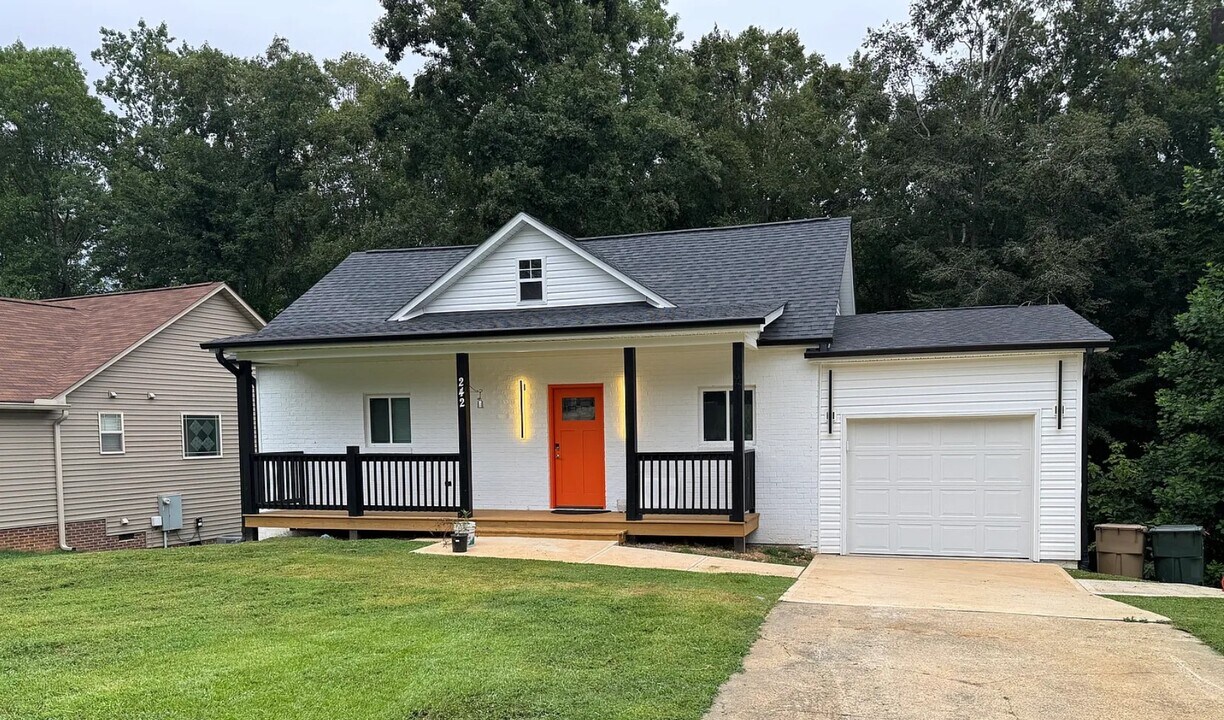 242 Oakdale Ave in Clayton, NC - Building Photo