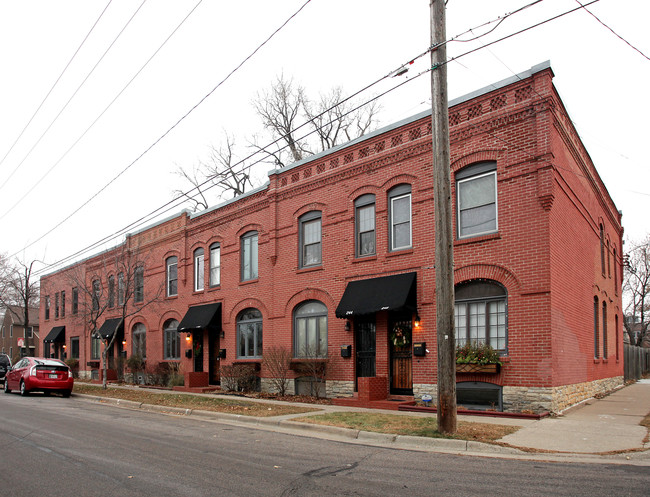 242-256 St Albans St in St. Paul, MN - Foto de edificio - Building Photo