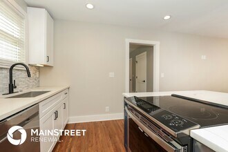 1523 Dugger Dr in Nashville, TN - Foto de edificio - Building Photo