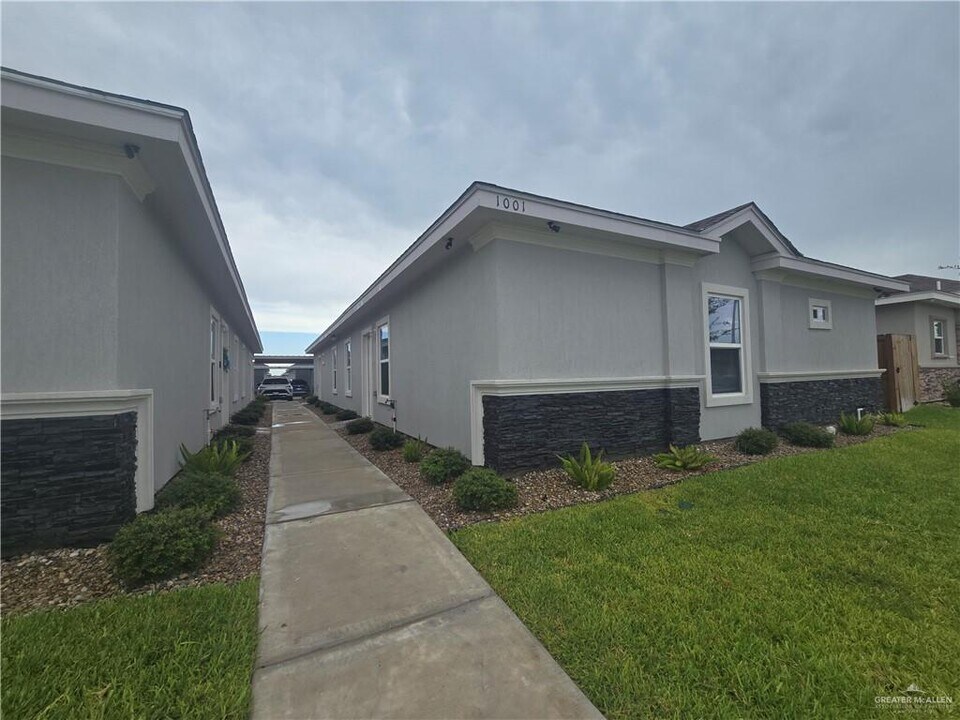 1001 N Clarence Ave in Edinburg, TX - Building Photo