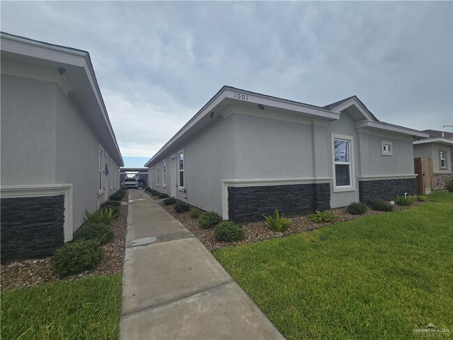 property at 1001 N Clarence Ave