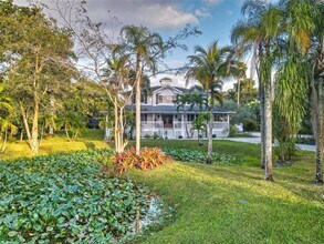 6402 SW 185th Way in Southwest Ranches, FL - Foto de edificio - Building Photo