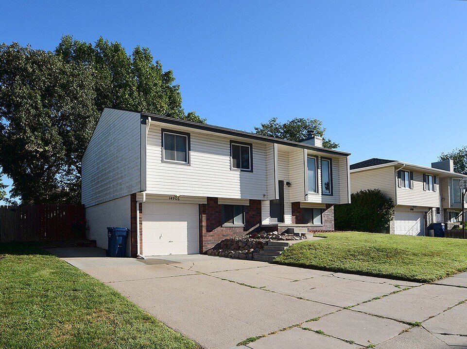14906 Willow Creek Dr in Omaha, NE - Foto de edificio