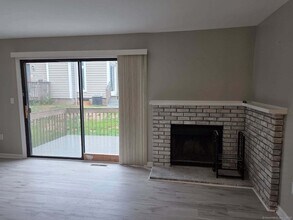 335 Monticello Dr in Branford, CT - Building Photo - Building Photo