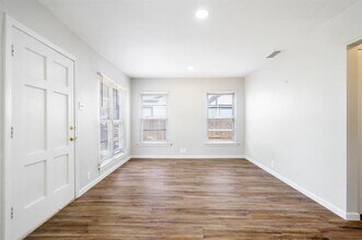 2334 Hudspeth Ave in Dallas, TX - Foto de edificio - Building Photo