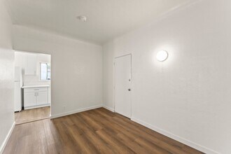 5391 Huntington Dr, Unit Unit 106 in Los Angeles, CA - Building Photo - Building Photo