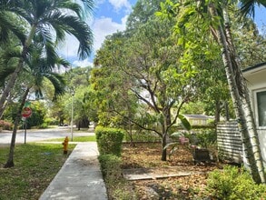 789 Pinecrest Dr in Miami Springs, FL - Foto de edificio - Building Photo