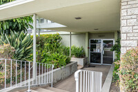 3901 E Livingston Dr in Long Beach, CA - Foto de edificio - Building Photo