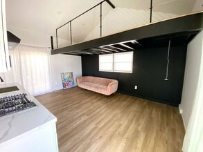 720 Coronado Ave in Long Beach, CA - Building Photo - Building Photo
