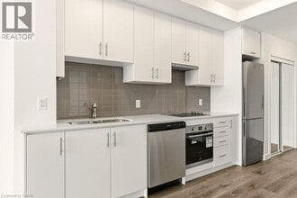 461 Green Rd in Stoney Creek, ON - Building Photo - Building Photo