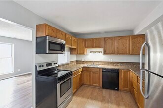 1100 E 6th St, Unit 5 in Des Moines, IA - Building Photo - Building Photo