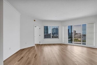 1209 E Cumberland Ave in Tampa, FL - Building Photo - Building Photo