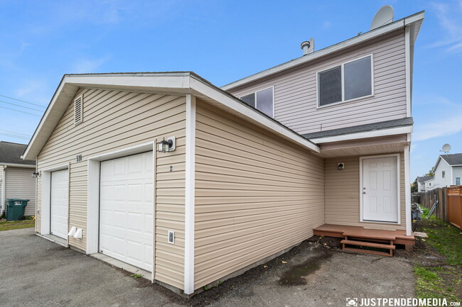 530 Bitterroot Cir in Anchorage, AK - Building Photo - Building Photo