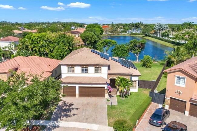 907 NE 36th Ave in Homestead, FL - Building Photo - Building Photo