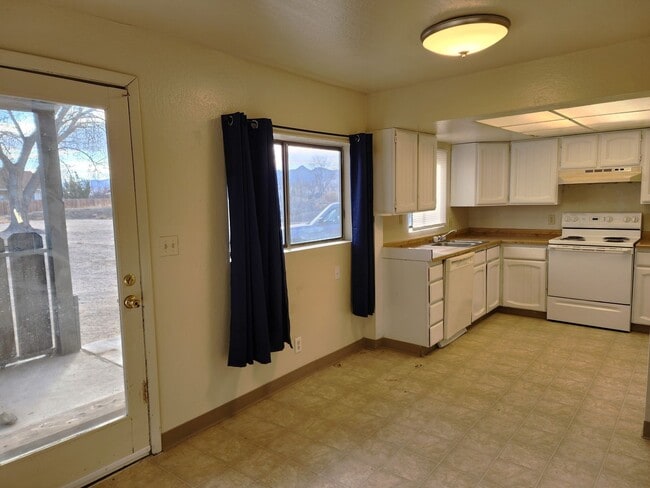 100 Silverado Rd in Yerington, NV - Building Photo - Building Photo