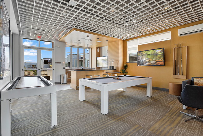 ROEN Menlo Park in Menlo Park, CA - Foto de edificio - Building Photo