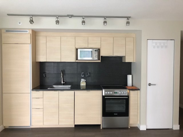 6095 Fraser St in Vancouver, BC - Building Photo