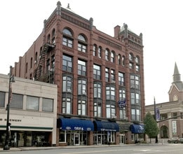 121-127 W Pearl St in Nashua, NH - Building Photo - Building Photo