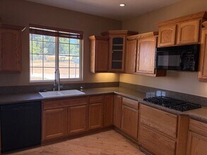 32586 Galleano Ave in Winchester, CA - Building Photo - Building Photo