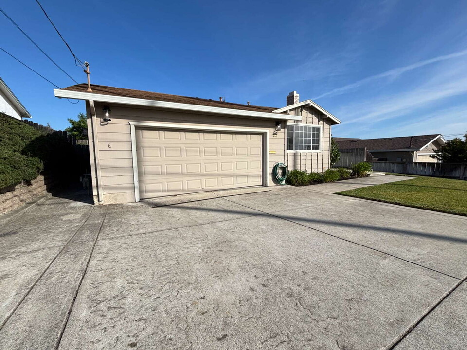 3703 Hillsborough Dr in Concord, CA - Building Photo